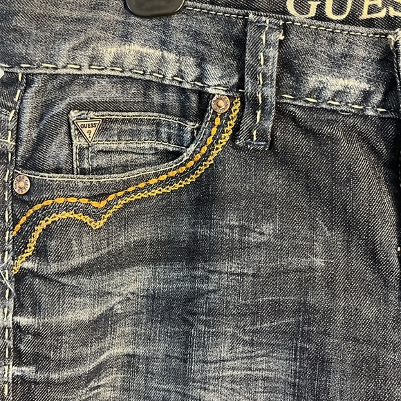 Guess Flare Leg Jeans with Design on Back Pockets. Size 28. - Picture 2 of 9